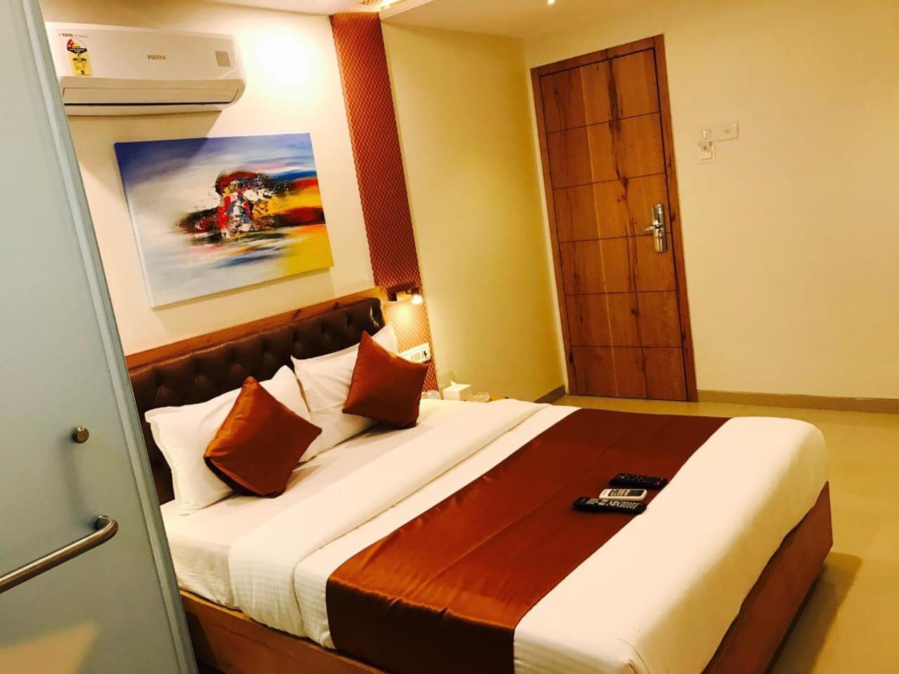 Grandeur By Avion Palace Near T2 International Airport Mumbai Exterior photo