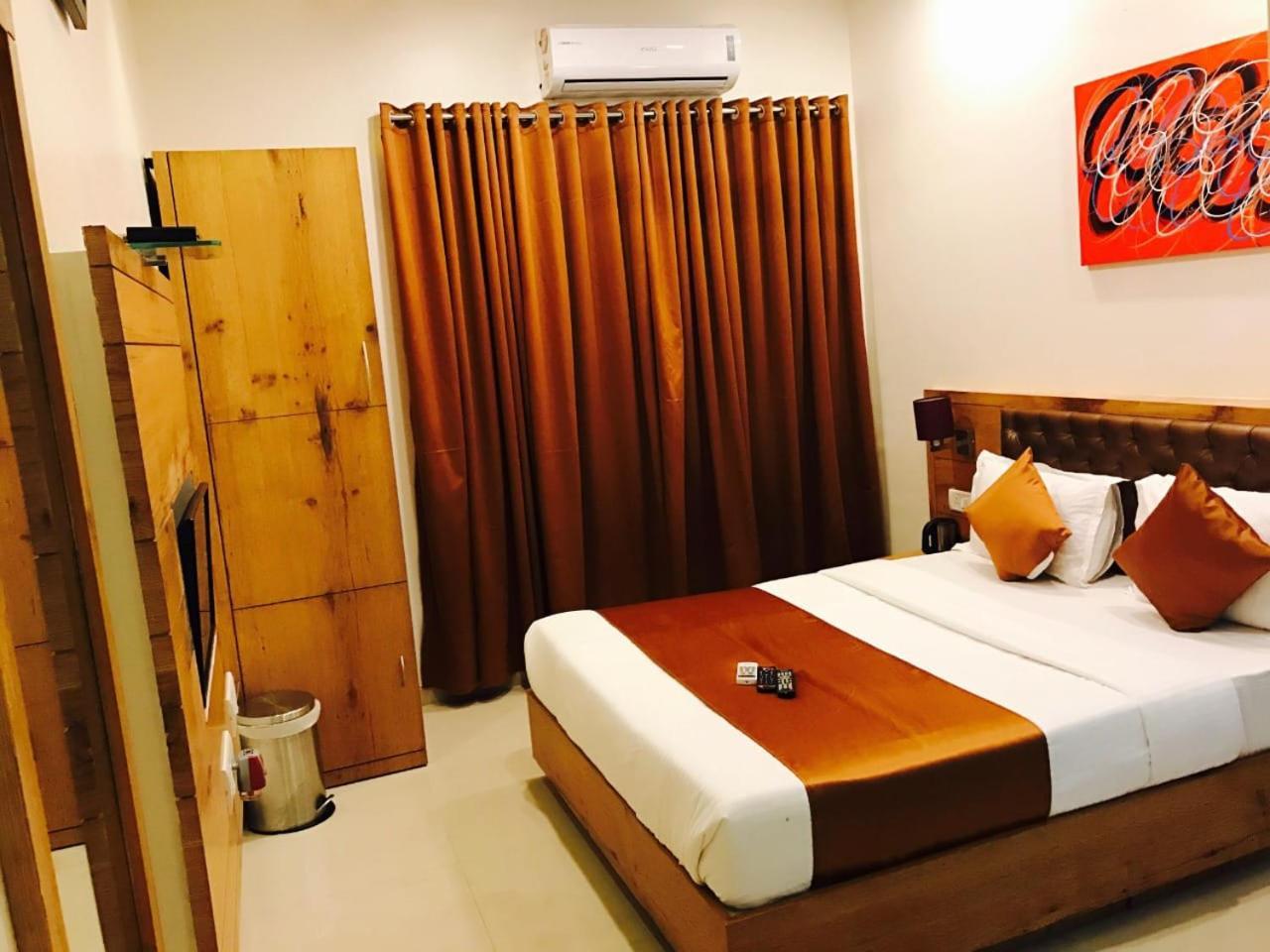 Grandeur By Avion Palace Near T2 International Airport Mumbai Exterior photo